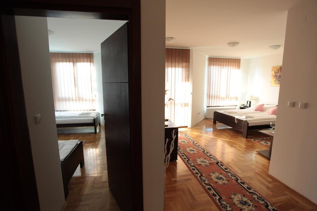 Obrenovac  Hostel Royal الغرفة الصورة