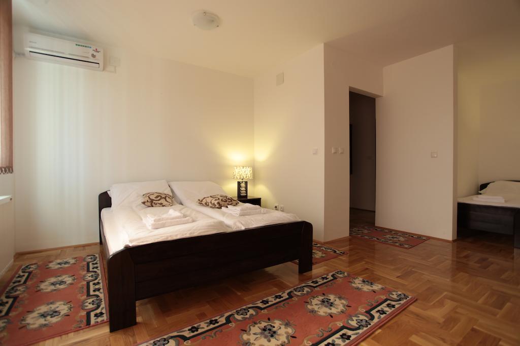 Obrenovac  Hostel Royal الغرفة الصورة