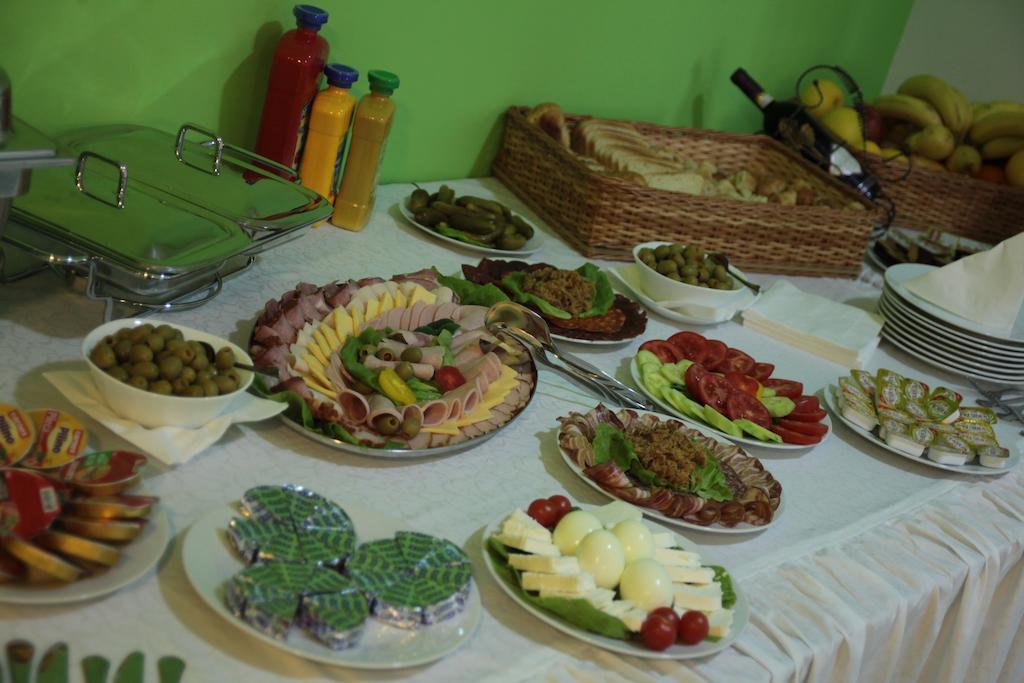 Obrenovac  Hostel Royal المظهر الخارجي الصورة