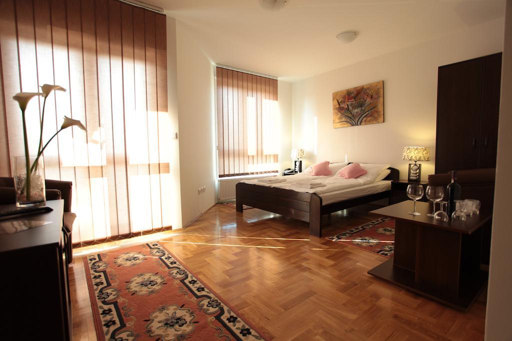 Obrenovac  Hostel Royal الغرفة الصورة