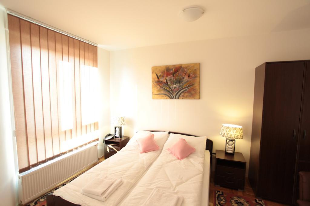 Obrenovac  Hostel Royal الغرفة الصورة