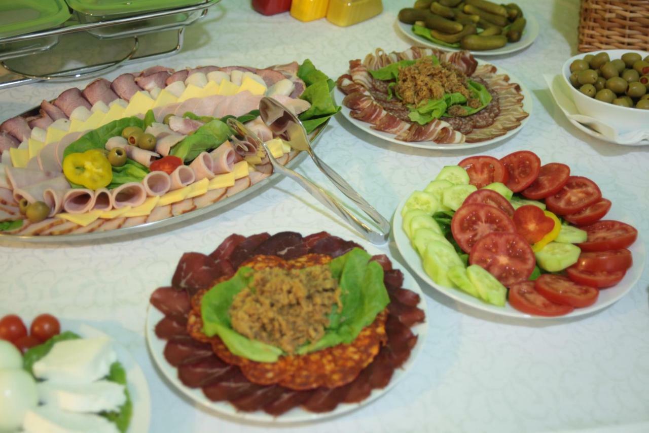 Obrenovac  Hostel Royal المظهر الخارجي الصورة