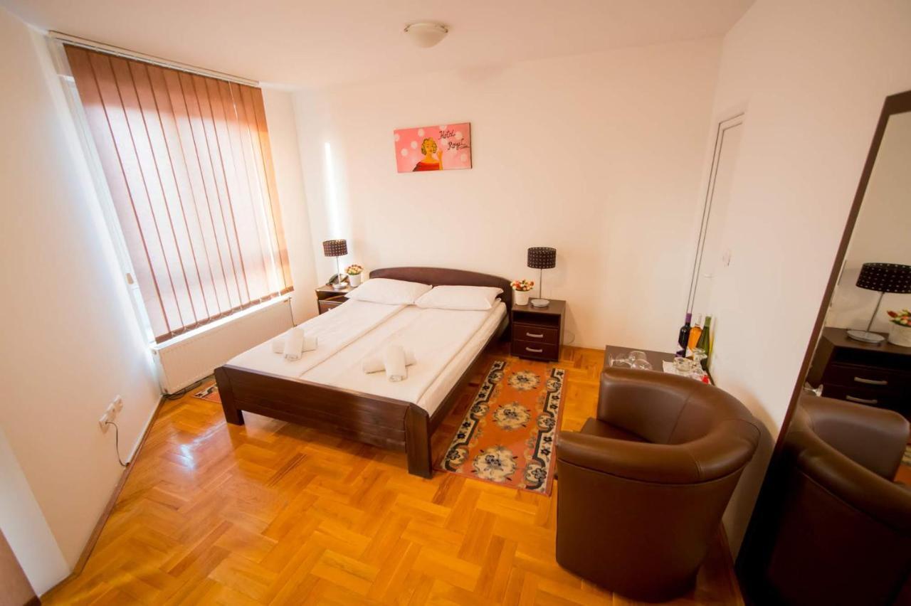 Obrenovac  Hostel Royal المظهر الخارجي الصورة