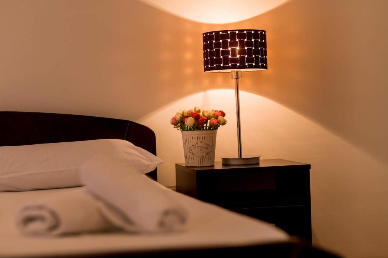 Obrenovac  Hostel Royal المظهر الخارجي الصورة
