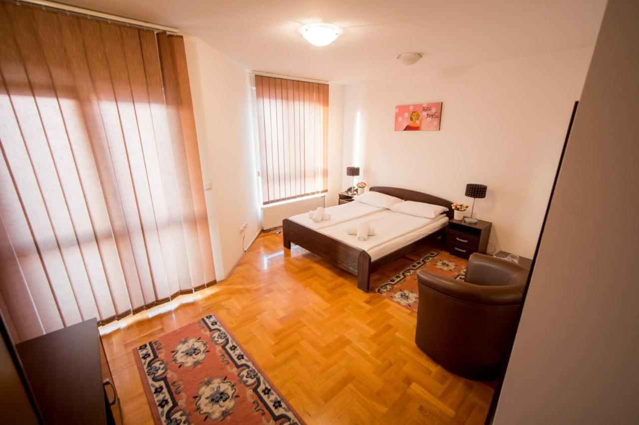 Obrenovac  Hostel Royal المظهر الخارجي الصورة