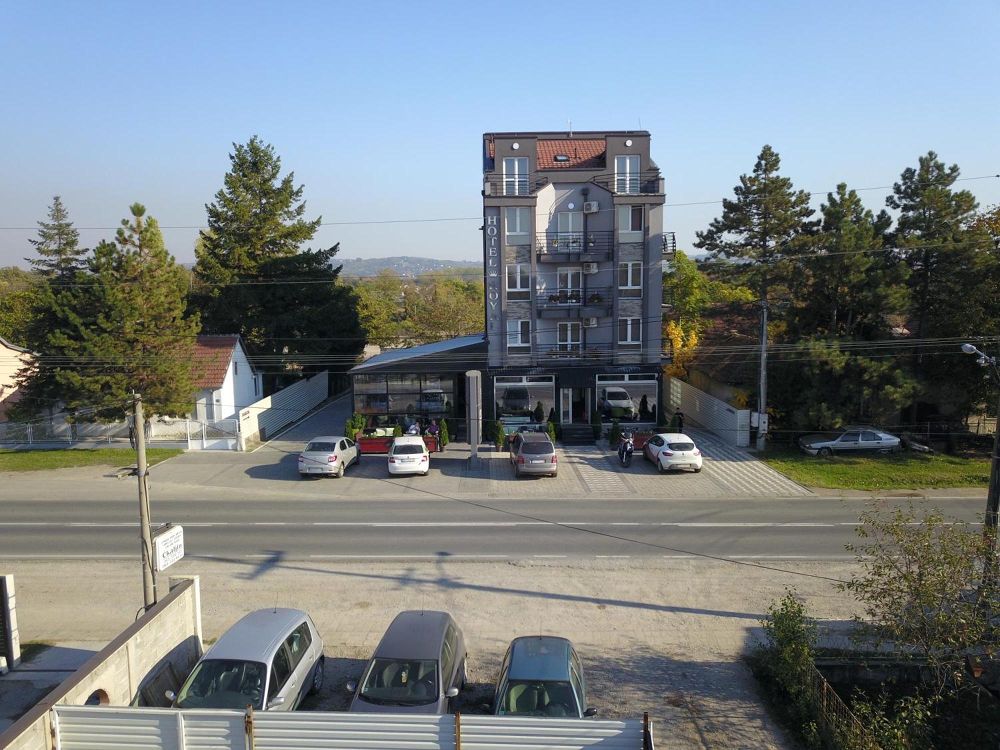 Obrenovac  Hostel Royal المظهر الخارجي الصورة
